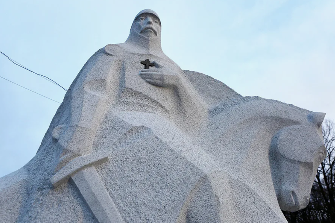 Что скрывает 9-тонный Памятник Давыду Городенскому в Гродно