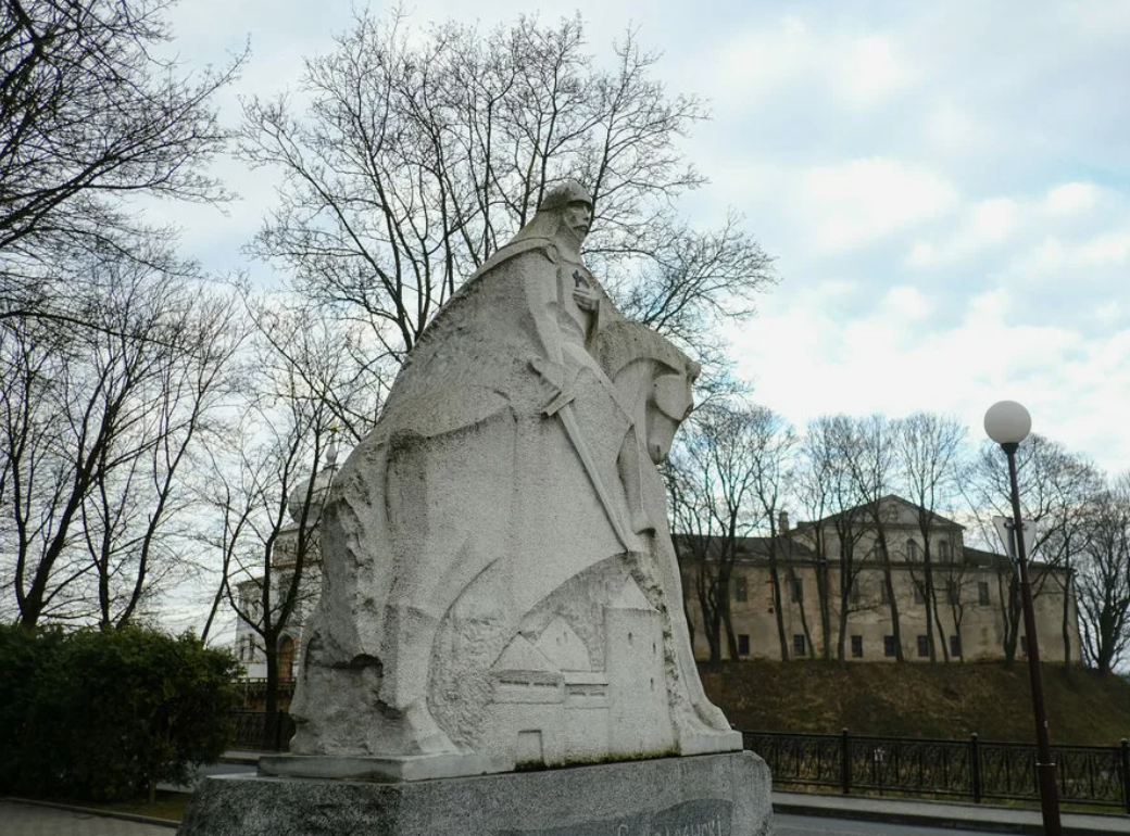 Что скрывает 9-тонный Памятник Давыду Городенскому в Гродно