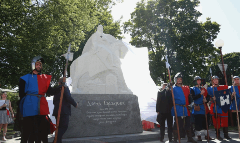 Что скрывает 9-тонный Памятник Давыду Городенскому в Гродно