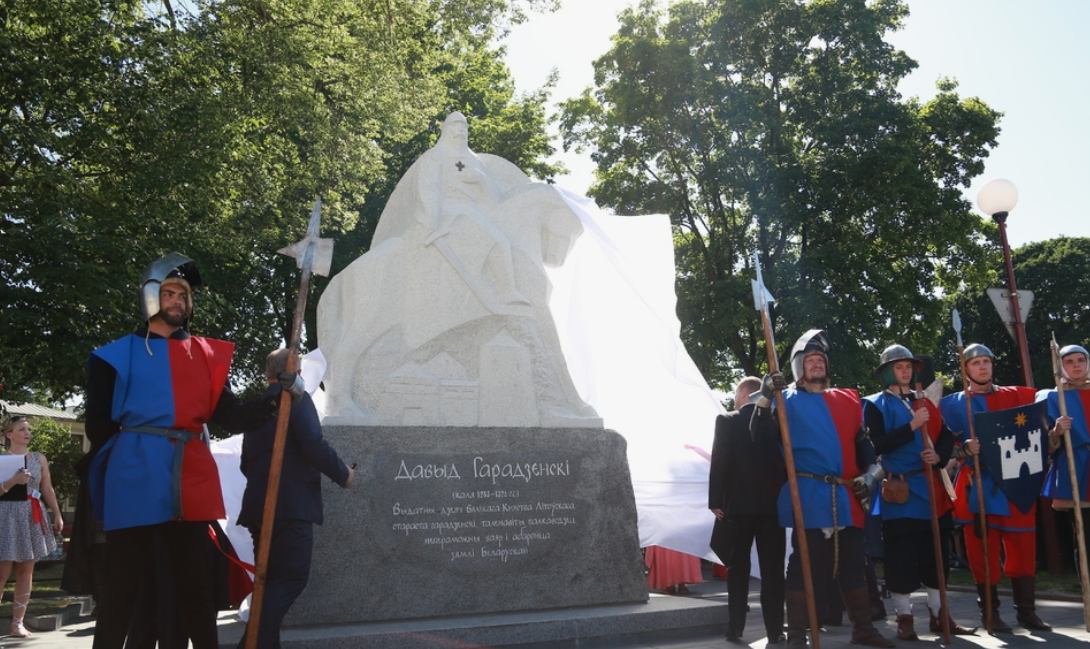 Что скрывает 9-тонный Памятник Давыду Городенскому в Гродно