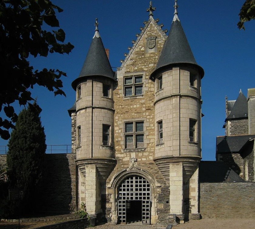 Насколько современные замки похожи на оригиналы