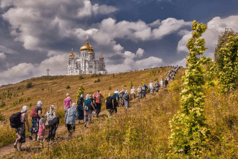Паломнические маршруты и религиозные фестивали в Беларуси