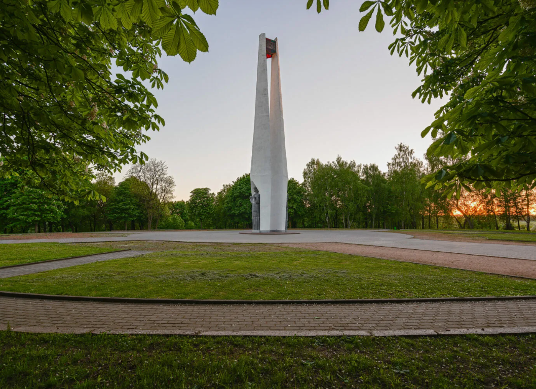 Памятник 850 лет Гродно как летопись древней истории города