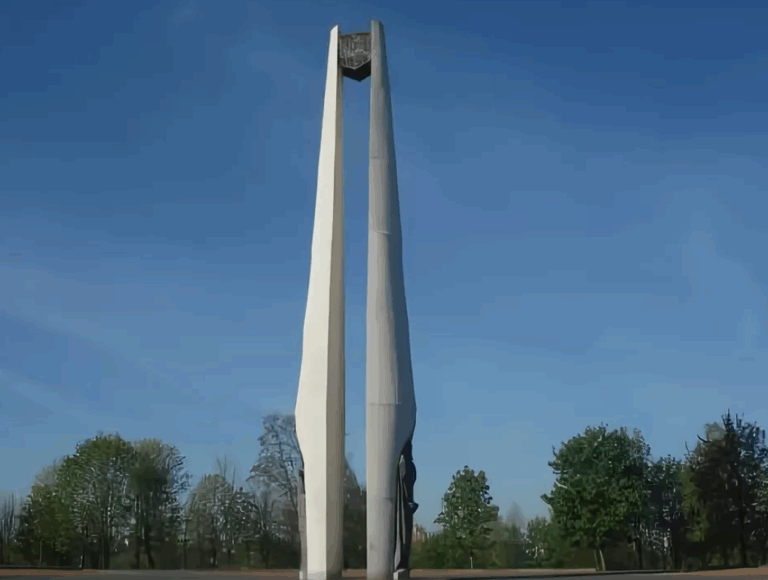 Памятник 850 лет Гродно как летопись древней истории города