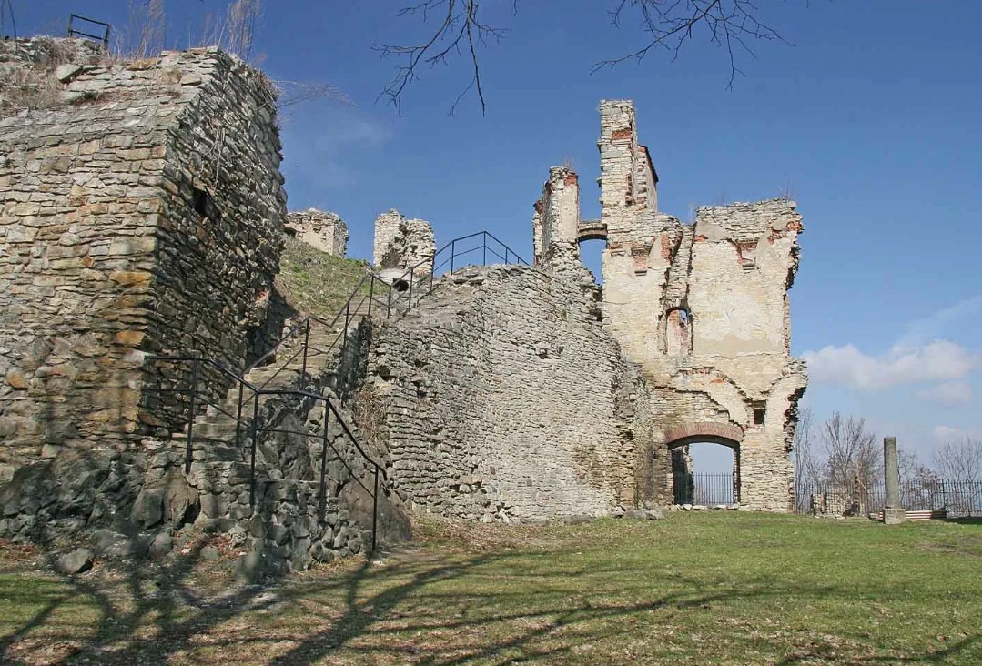 Почему разрушались замки - от войн до мести богов