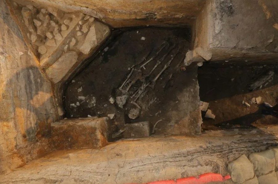 Стражи ворот - Легенды о замурованных строителях