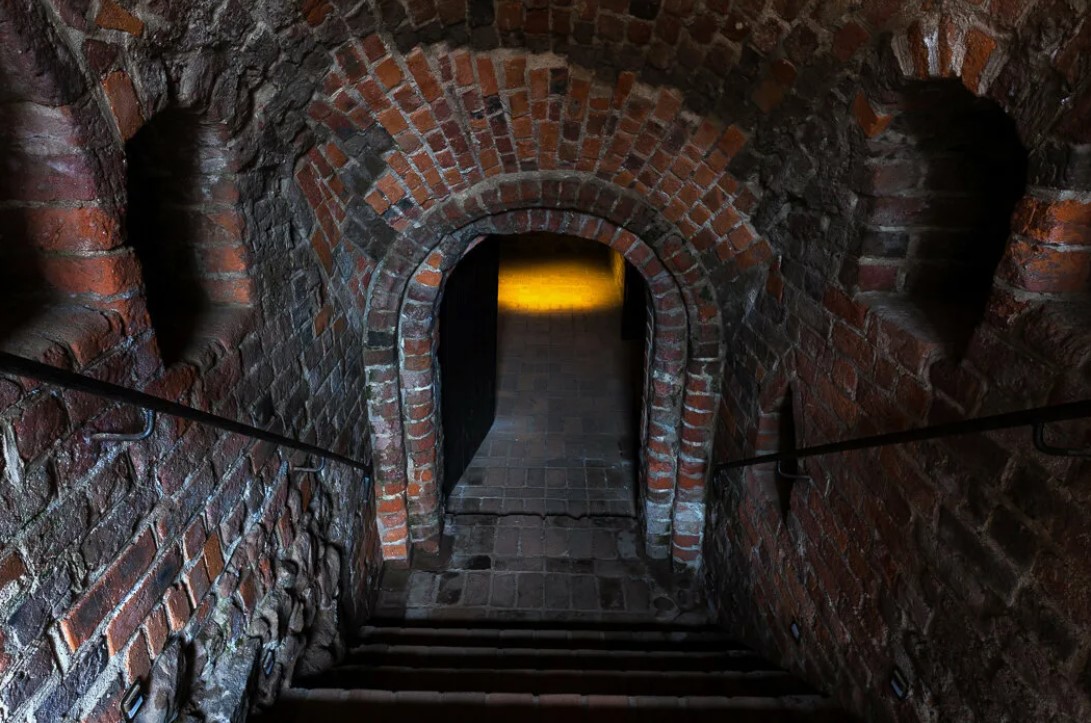 Замковые тайны - скрытые подземелья, колодцы и ловушки