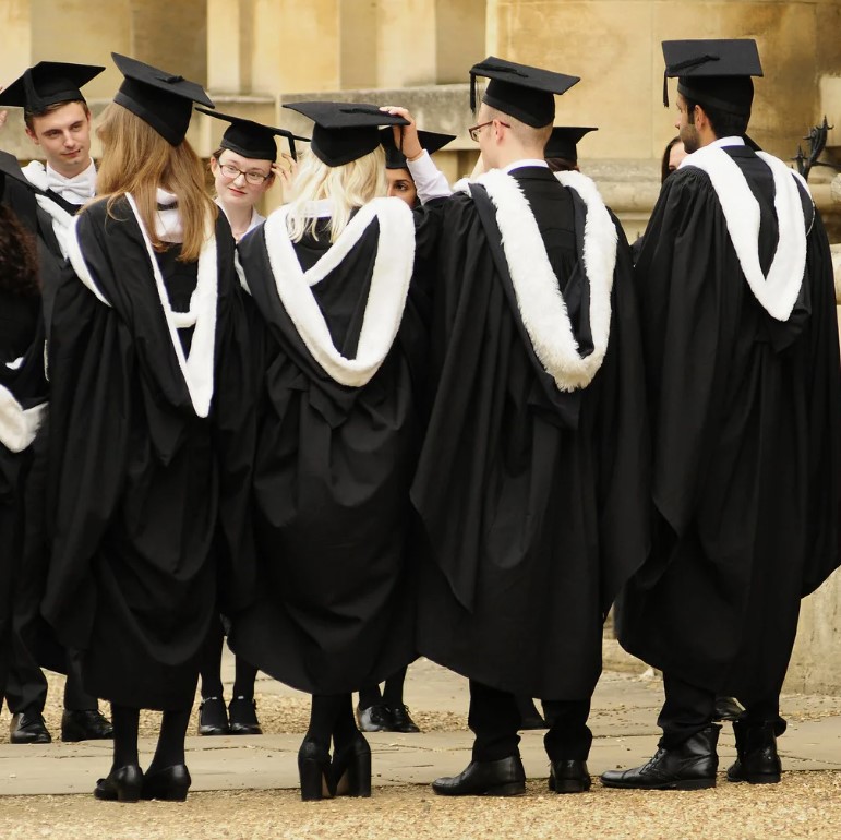 Изучаем виды мантий в разных странах мира - история и символика