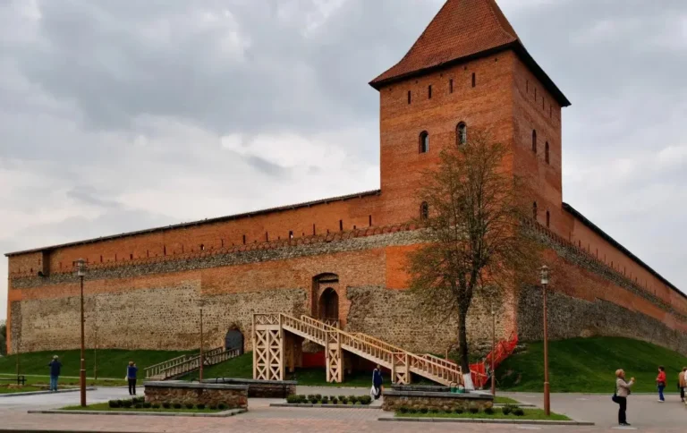 Лида впечатляет замком