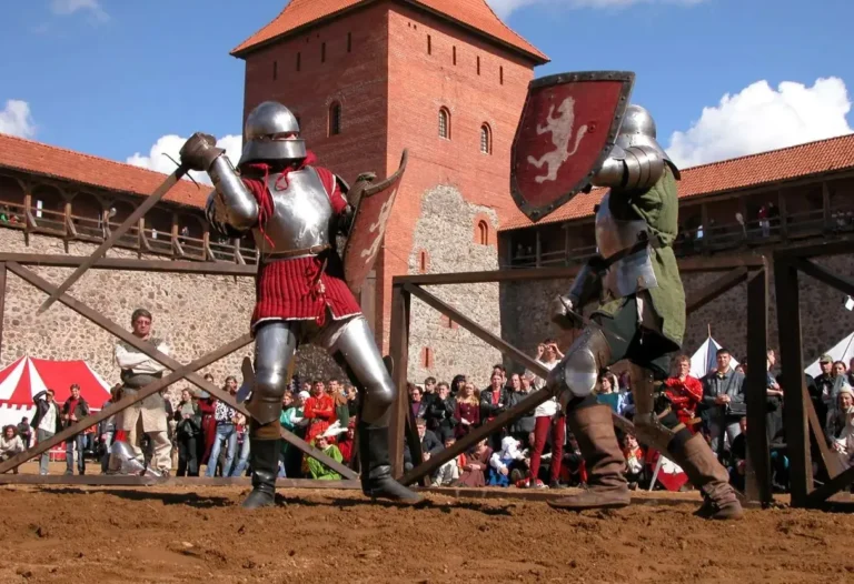 Лидский замок - Рыцарские турниры и легенда о влюбленном зодчем