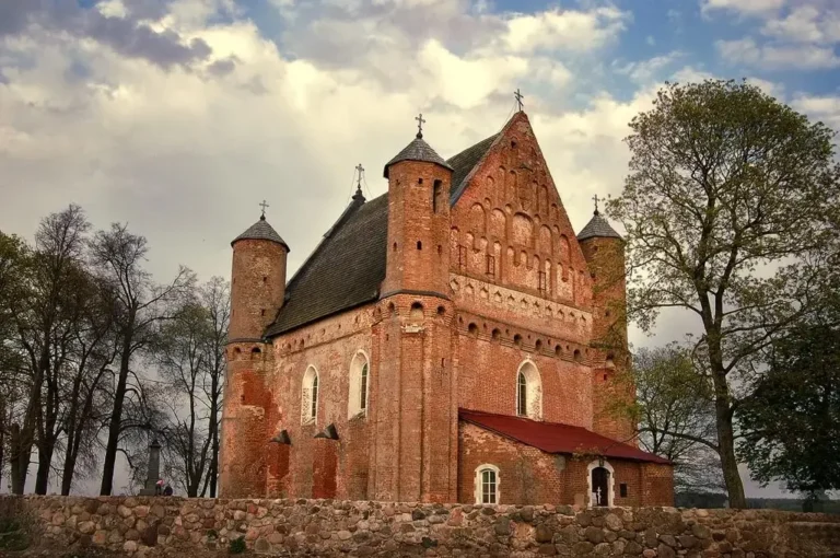Монастырь в Сынковичах - Храм-крепость, переживший века.