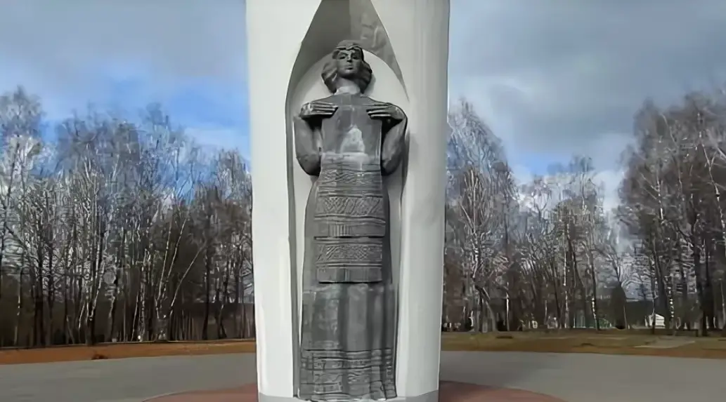 Памятник 850 лет Гродно как летопись древней истории города Памятник 850 лет Гродно как летопись древней истории города