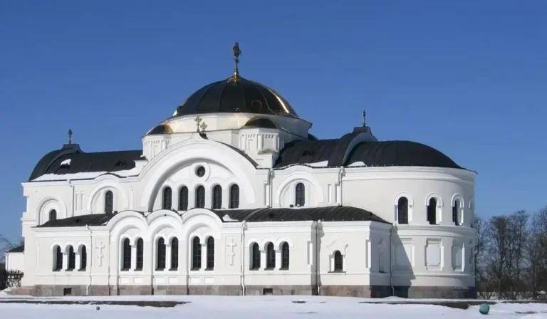 Свято-Николаевский собор в Брестской Крепости - Вера среди руин