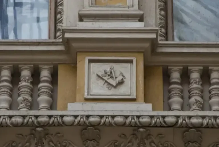 Тайные общества и масоны - Их след в архитектуре дворцов.