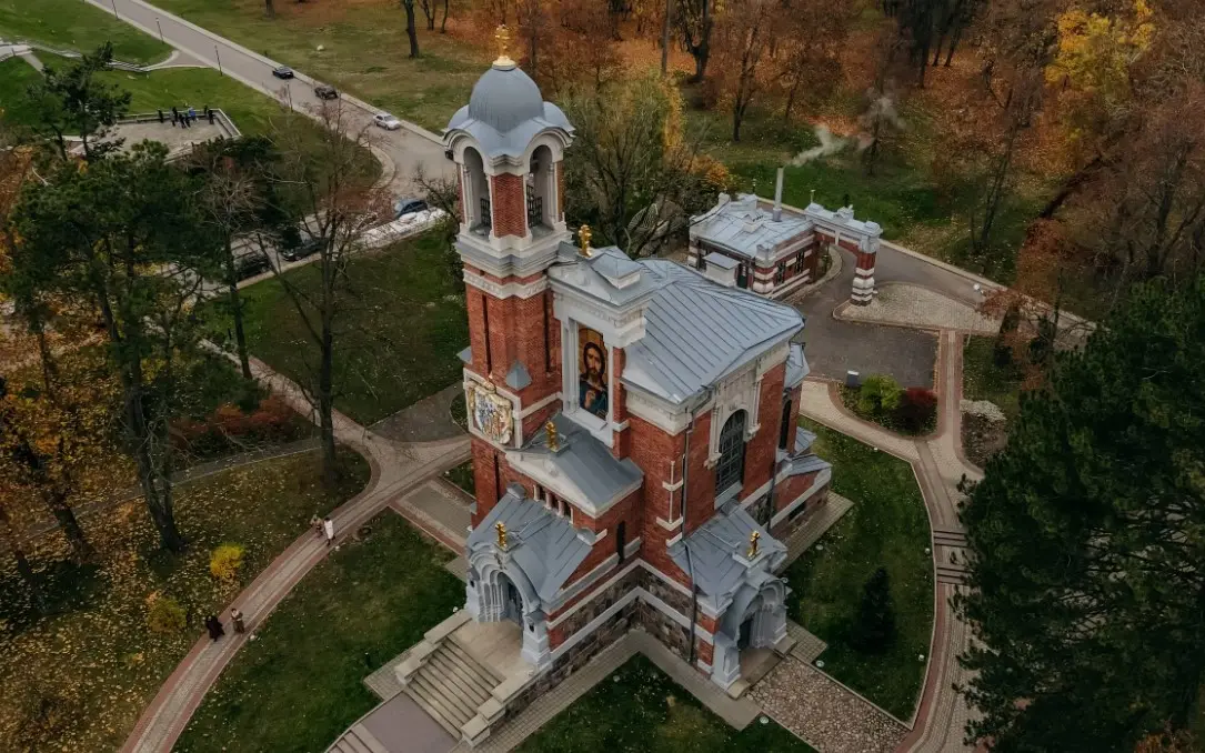 Троицкая церковь в Мирском замке - Храм под сенью великой твердыни