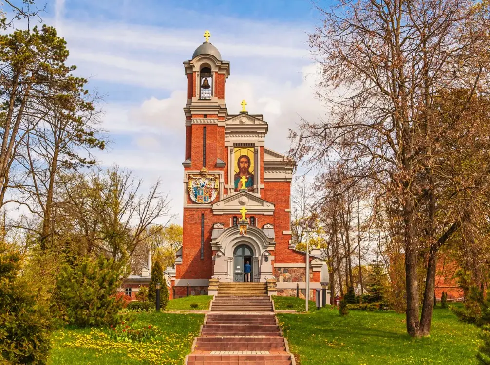 Троицкая церковь в Мирском замке - Храм под сенью великой твердыни