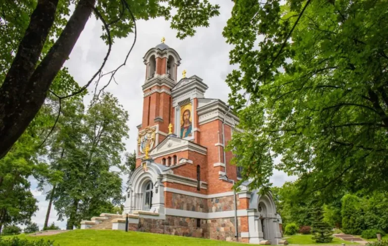 Троицкая церковь в Мирском замке - Храм под сенью великой твердыни