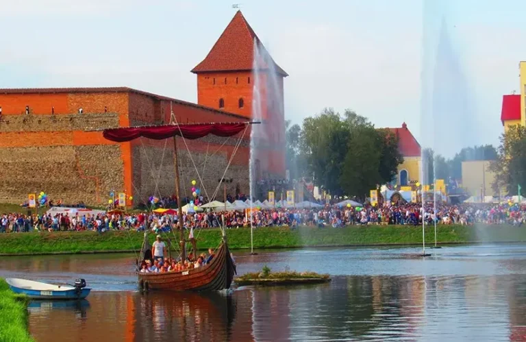 туристы включают Лиду