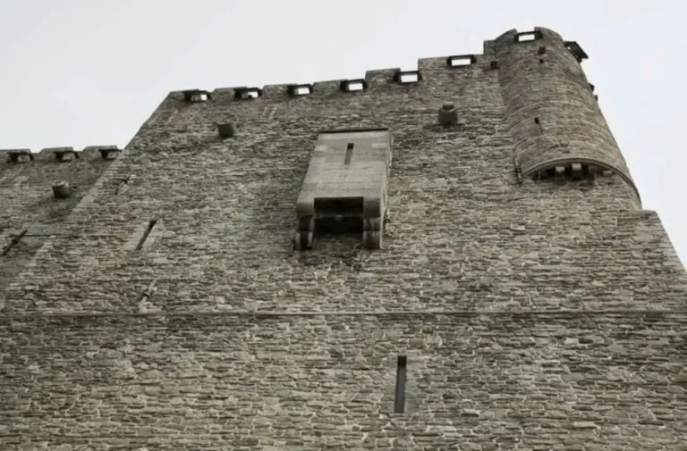 Замки построенные на костях - Средневековые поверья