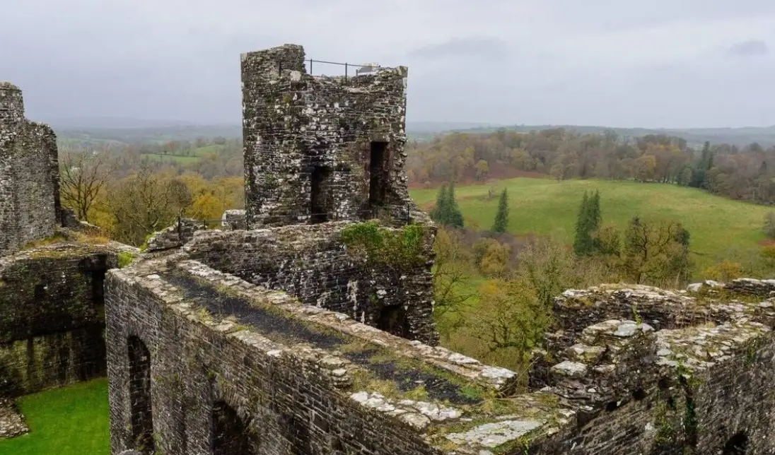 Замки-руины - почему их тоже стоит посетить Замки-руины - почему их тоже стоит посетить