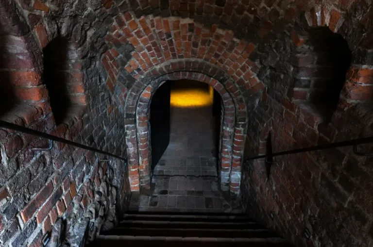 Замковые тайны - скрытые подземелья, колодцы и ловушки