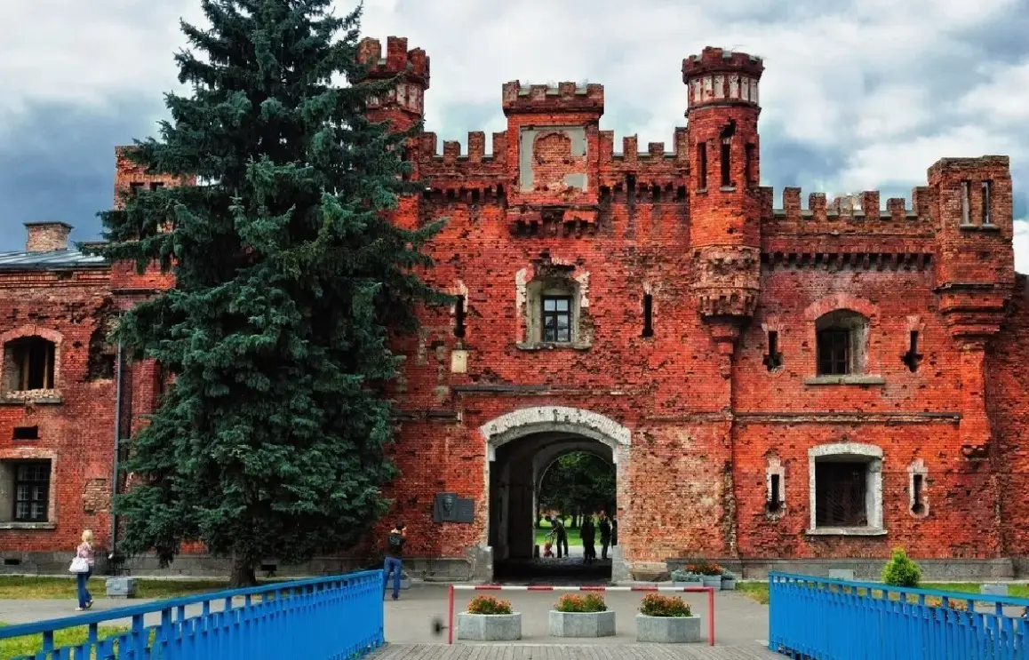 Города Беларуси с уникальной атмосферой и историей Города Беларуси с уникальной атмосферой и историей