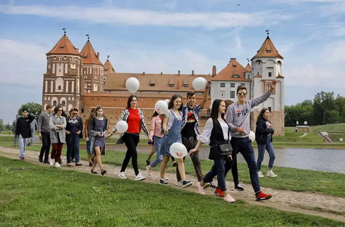 Откройте для себя Минск, город, где история встречается с современным стилем Откройте для себя Минск, город, где история встречается с современным стилем