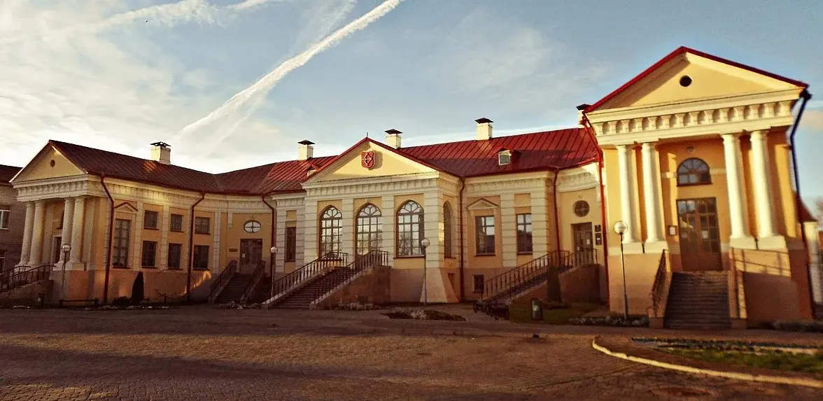 Пинский дворец Бутримовича - Полесский замок с морскими легендами.